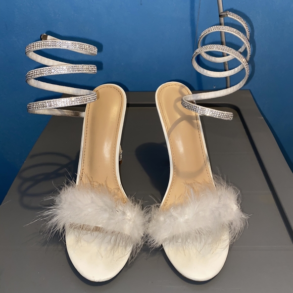 Elegant White Strappy Heels with Rhinestone Detailing - Picture 2 of 4